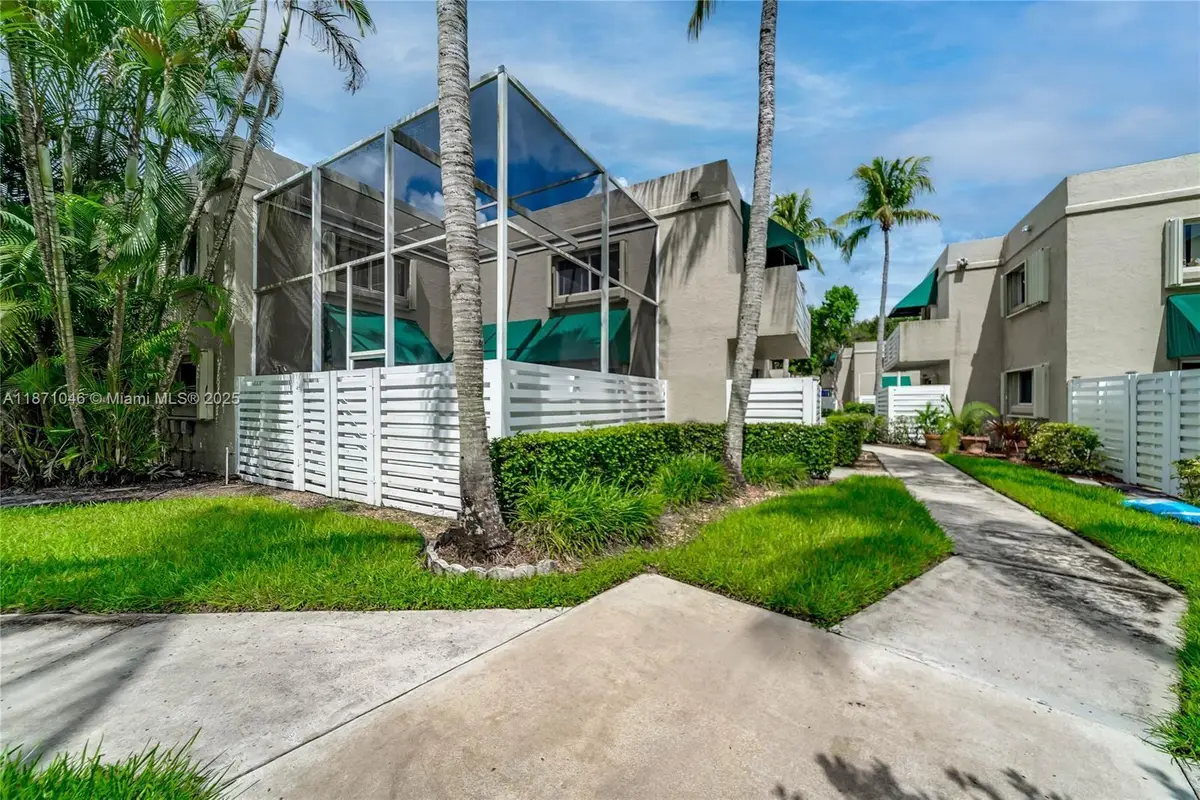 552 NW 98th Ave, Plantation, FL 33324 - Image #1