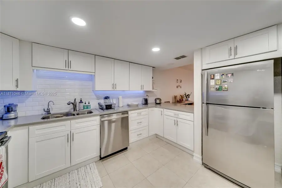 552 NW 98th Ave, Plantation, FL 33324 - Image #3