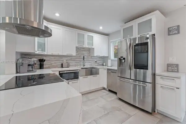 500 NW 30th St, Wilton Manors, FL 33311