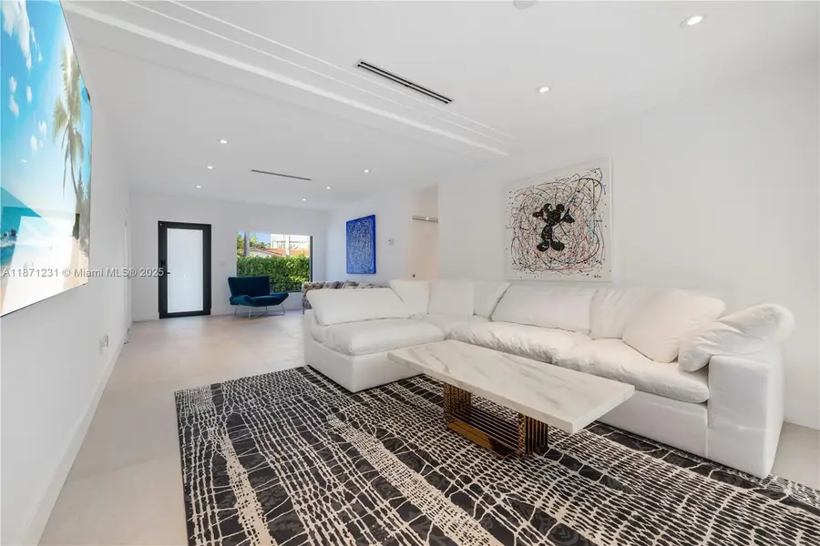 900 W 47th Ct, Miami Beach, FL 33140 - Image #2