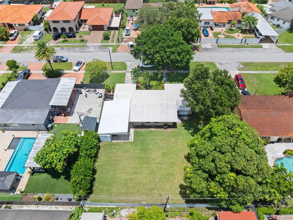 138 W 52nd St, Hialeah, FL 33012 - Image #1