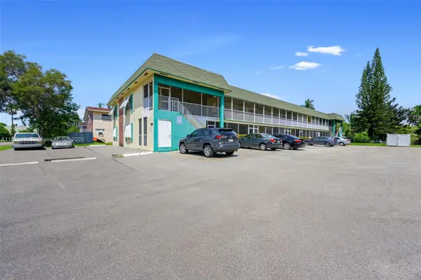 2905 Pierce St #17, Hollywood, FL 33020