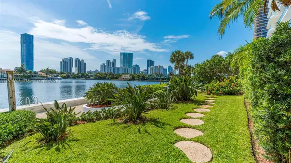 19707 Turnberry Way #TH-6, Aventura, FL 33180