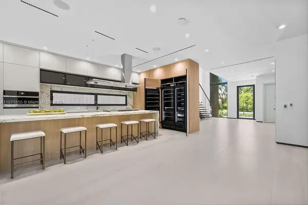 618 NE 17th Way, Fort Lauderdale, FL 33304