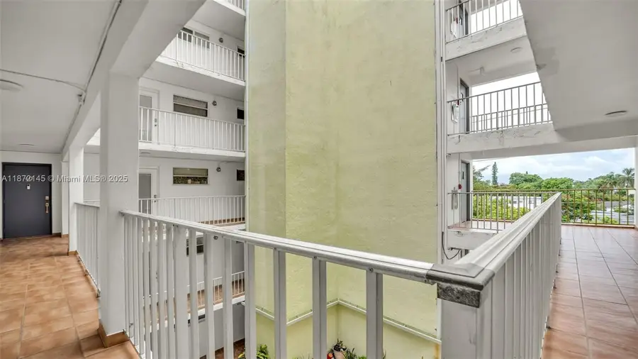 8001 Crespi Blvd #4B, Miami Beach, FL 33141 - Image #2