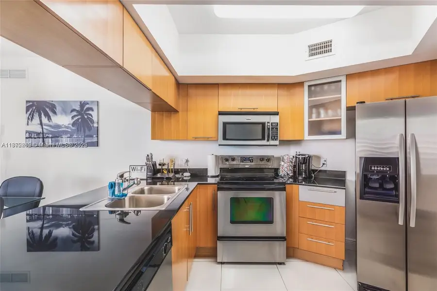 1750 N Bayshore Dr #2402, Miami, FL 33132 - Image #2