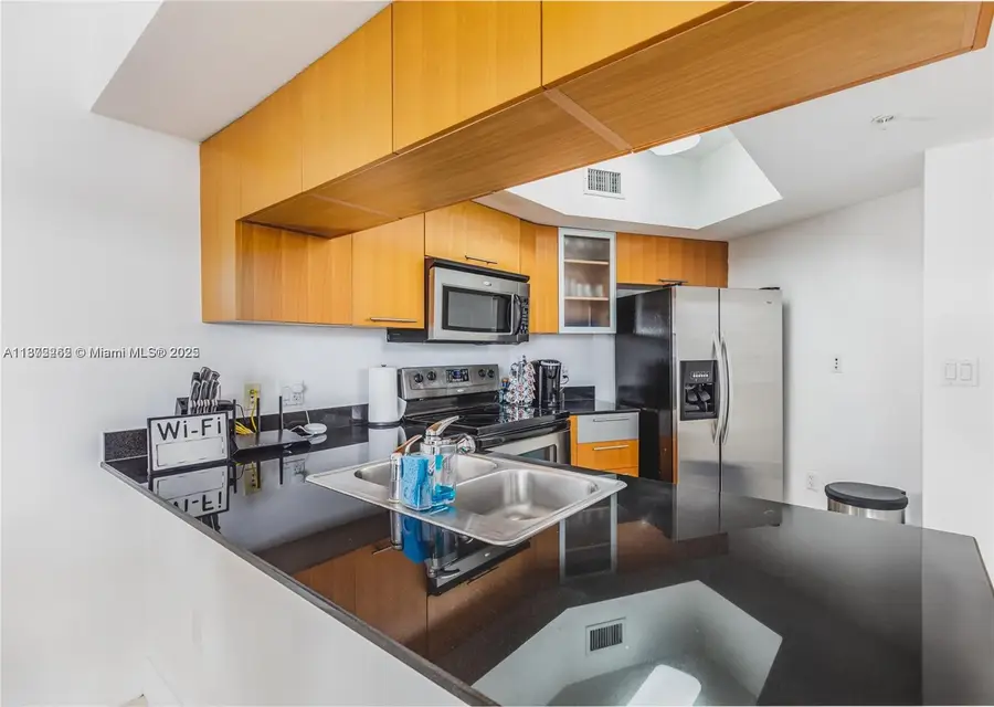 1750 N Bayshore Dr #2402, Miami, FL 33132 - Image #3