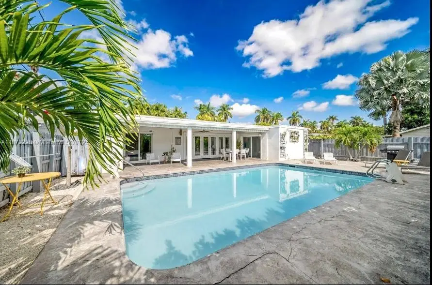 909 N 13th Ct, Hollywood, FL 33019 - Image #3