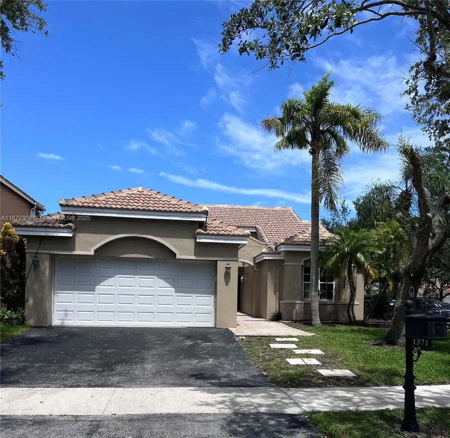 1371 Bayview Cir, Weston, FL 33326 - Image #2
