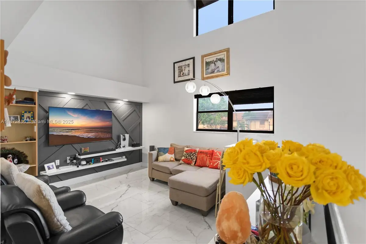 949 Sw 113th Ter, Pembroke Pines, FL 33025 - Image #1