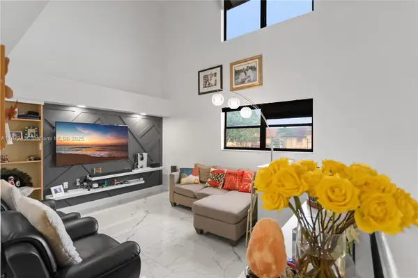 949 Sw 113th Ter, Pembroke Pines, FL 33025