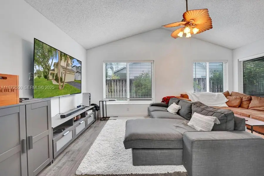 2747 Pinewood Ct, Davie, FL 33328 - Image #3