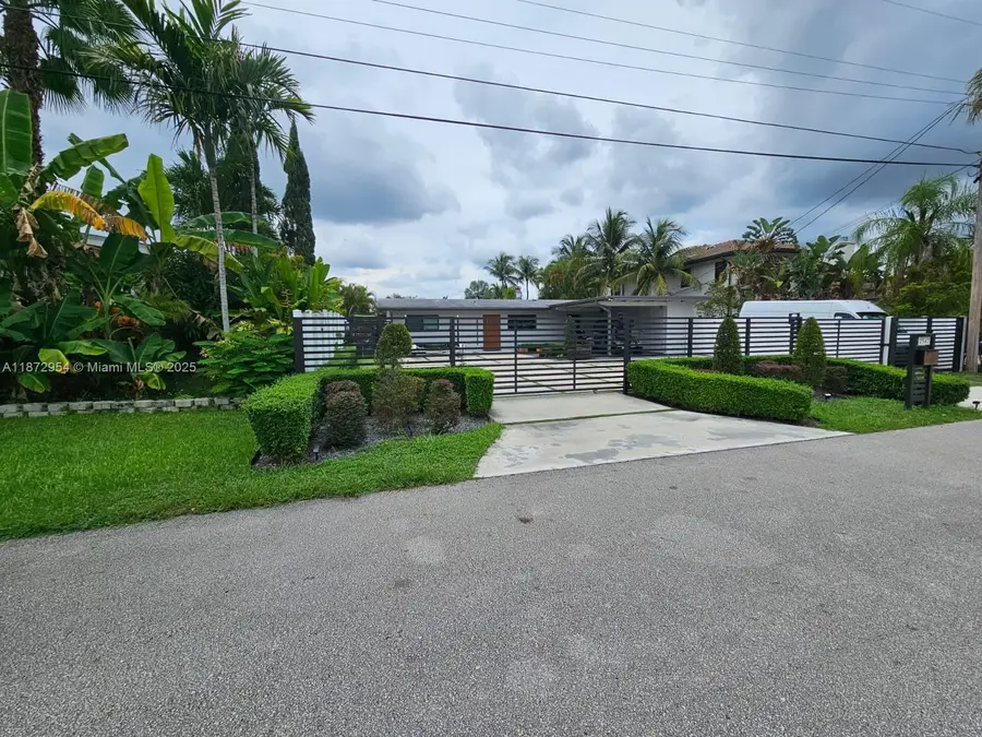 2543 Gulfstream Ln, Fort Lauderdale, FL 33312 - Image #2