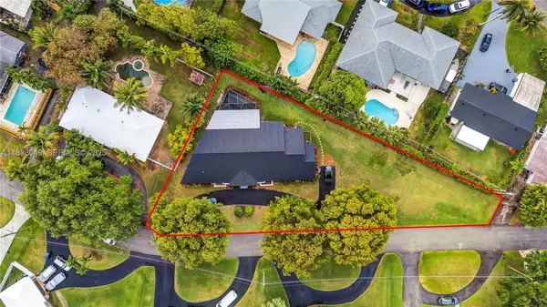 3211 Calle Largo Dr, Hollywood, FL 33021