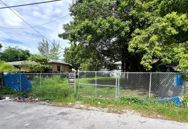 7552 NE Miami Ct, Miami, FL 33138