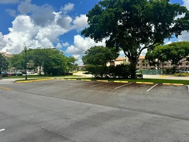 10332 Sunrise Lakes Blvd #106, Sunrise, FL 33322 - Image #3