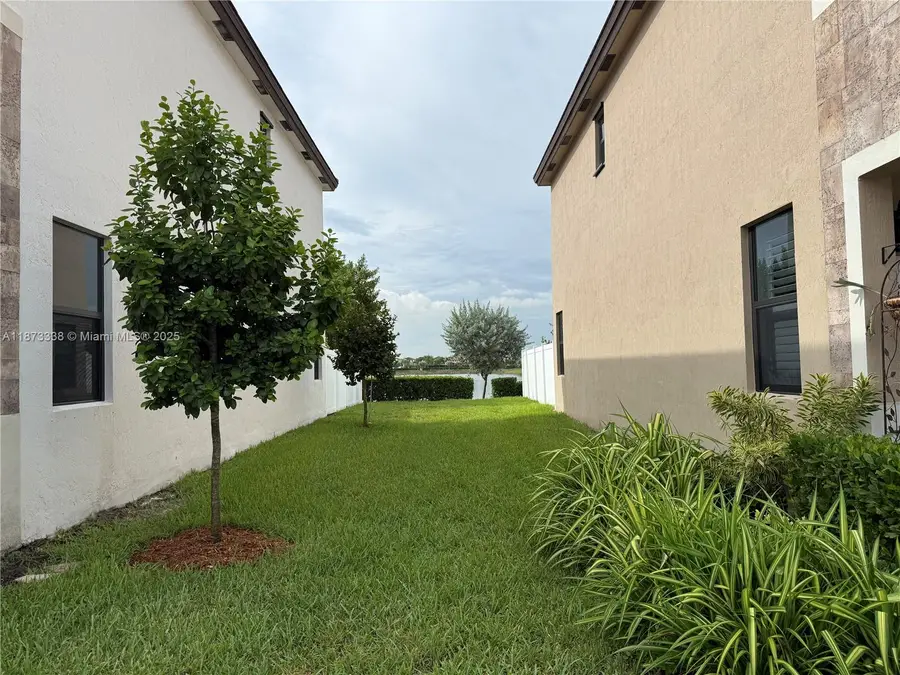 3464 W 114th Ter #3464, Hialeah, FL 33018 - Image #3