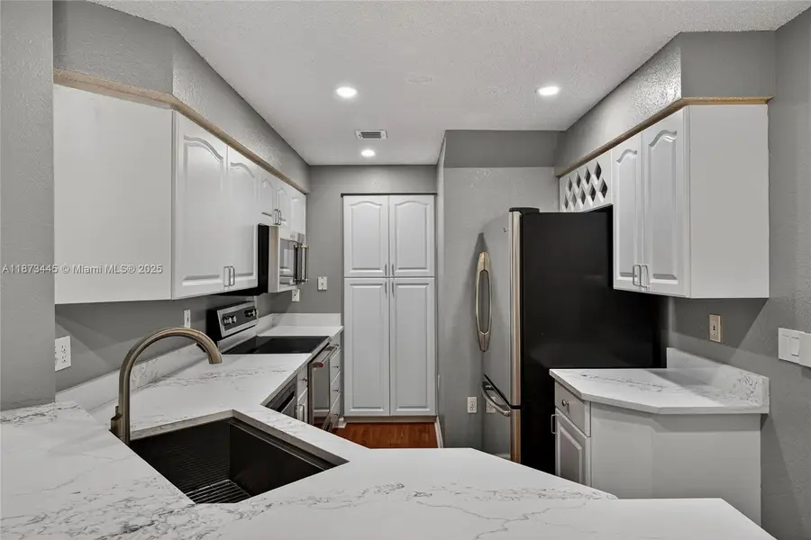 1900 Oceanwalk Ln #109, Lauderdale By The Sea, FL 33062 - Image #3