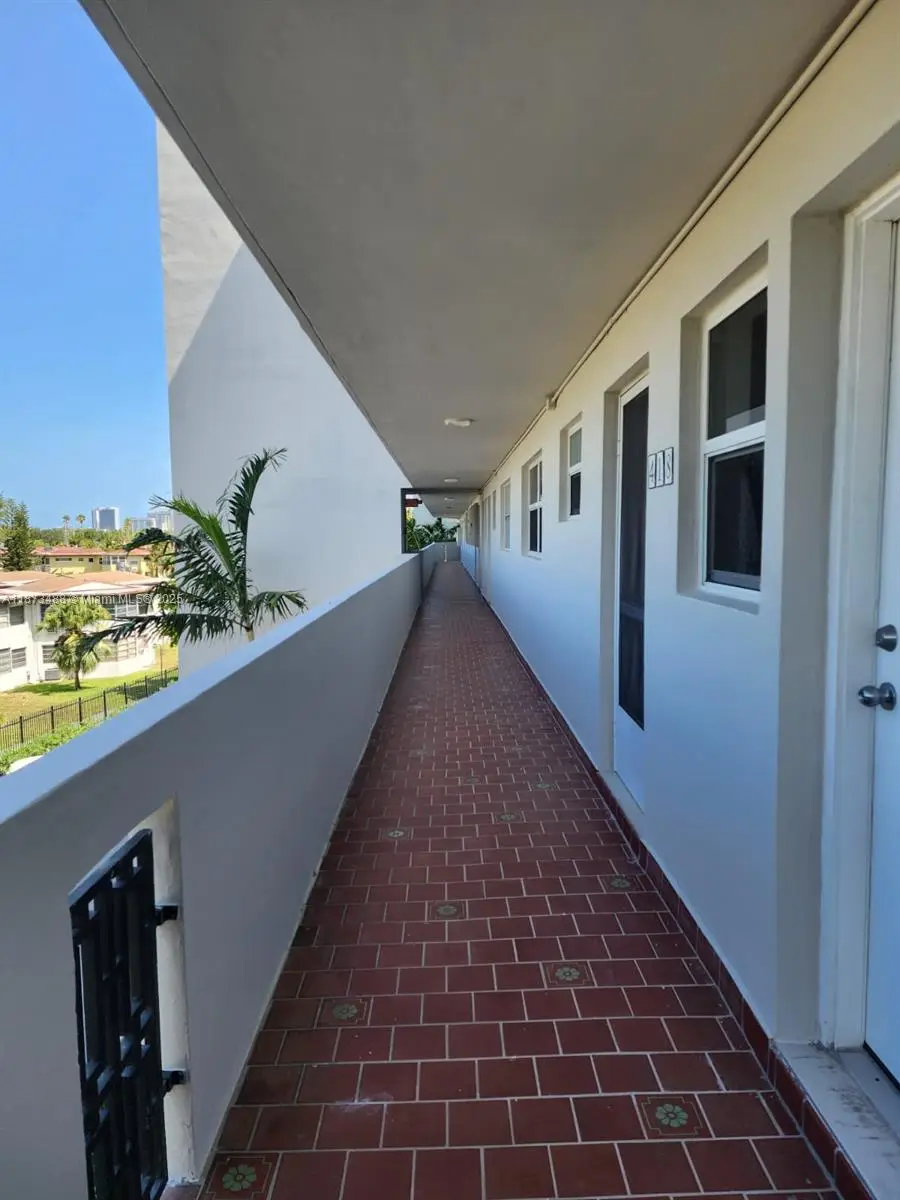 1750 NE 191st St #418-3, Miami, FL 33179 - Image #2