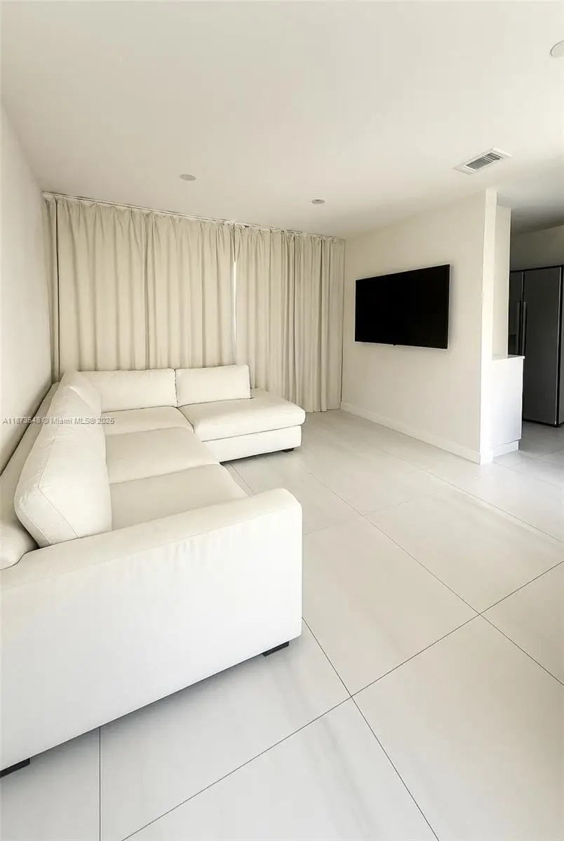 621 SW 33rd Avenue, Miami, FL 33135 - Image #3