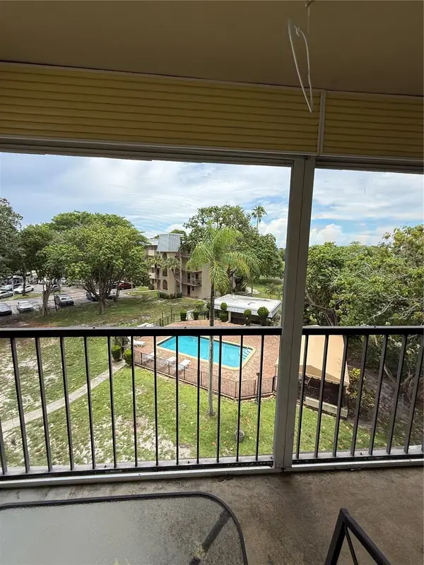 5961 N Falls Cir Dr #408, Lauderhill, FL 33319