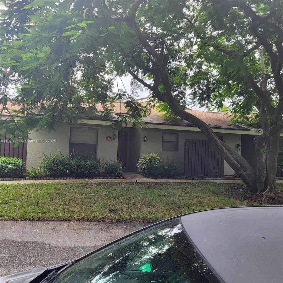 33 Meadows Dr, Boynton Beach, FL 33436 - Image #2