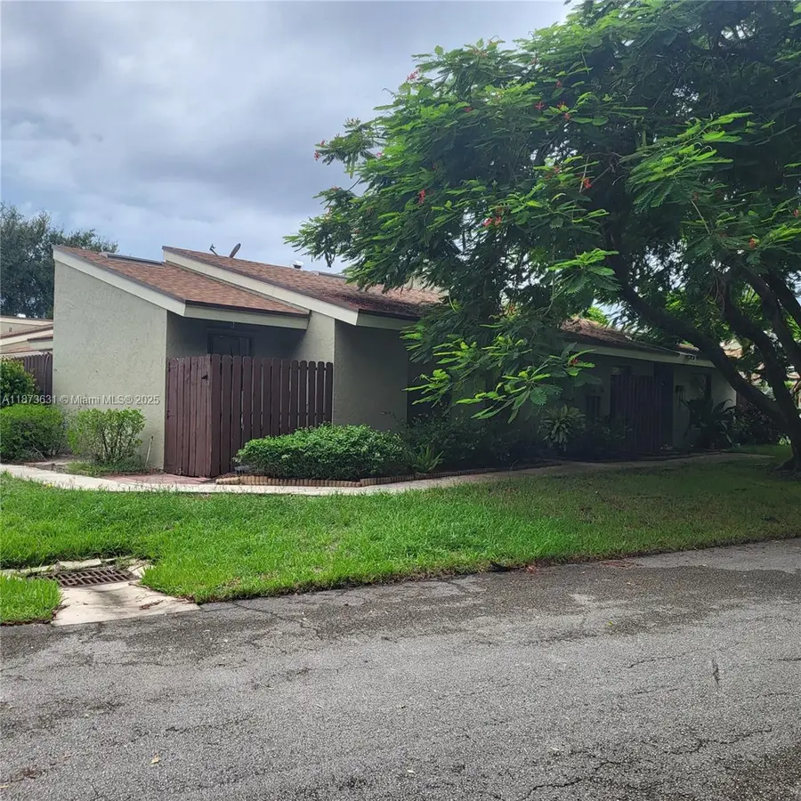 33 Meadows Dr, Boynton Beach, FL 33436 - Image #3