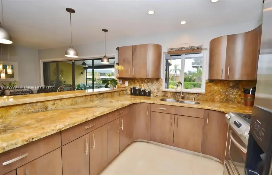 15915 Kingsmoor Way #15915, Miami Lakes, FL 33014 - Image #3