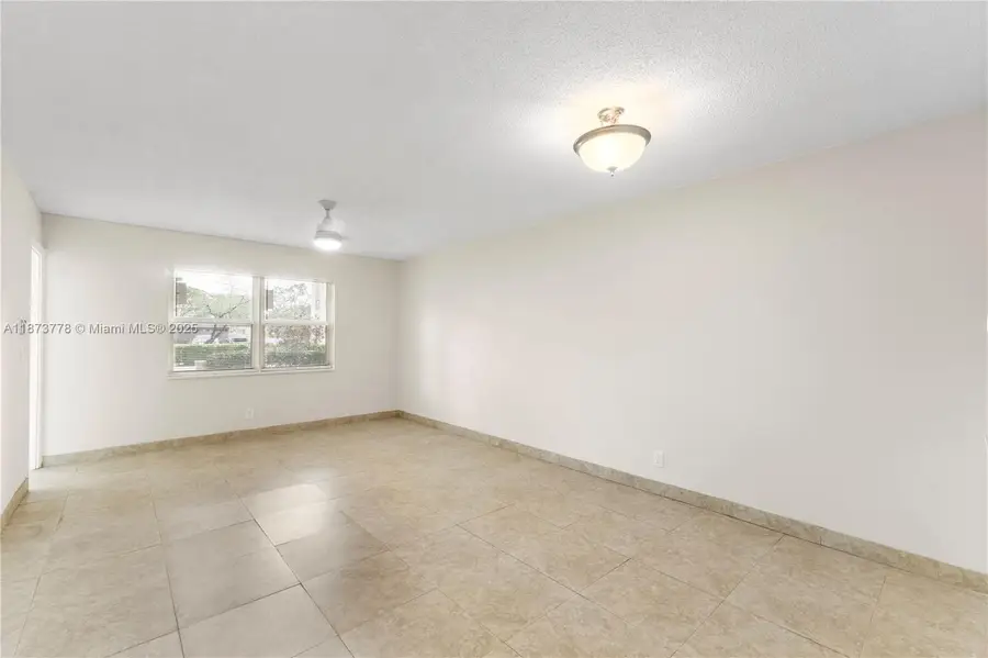 300 Berkley Rd #107, Hollywood, FL 33024 - Image #2