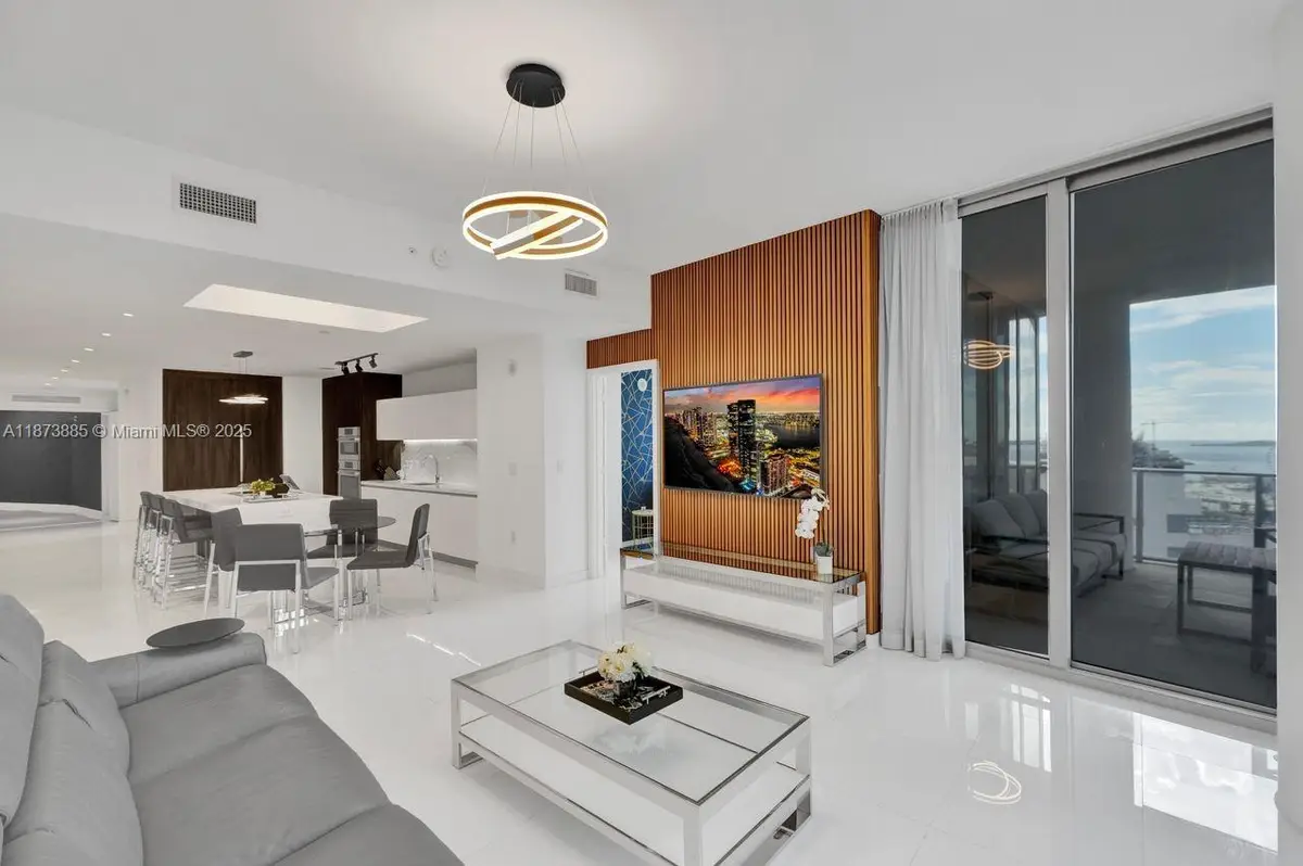 851 NE 1st Ave #1411, Miami, FL 33132 - Image #1