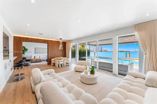 1011 N Venetian Dr, Miami, FL 33139