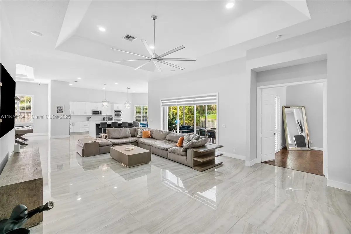 5646 NW 109th Ln, Coral Springs, FL 33076 - Image #1