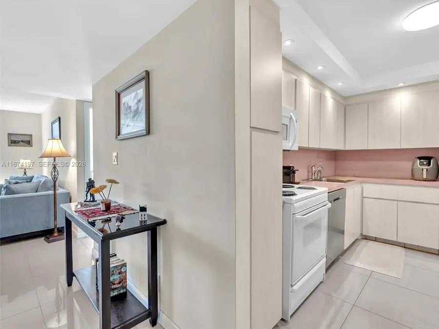 20400 W Country Club Dr #605, Aventura, FL 33180 - #3