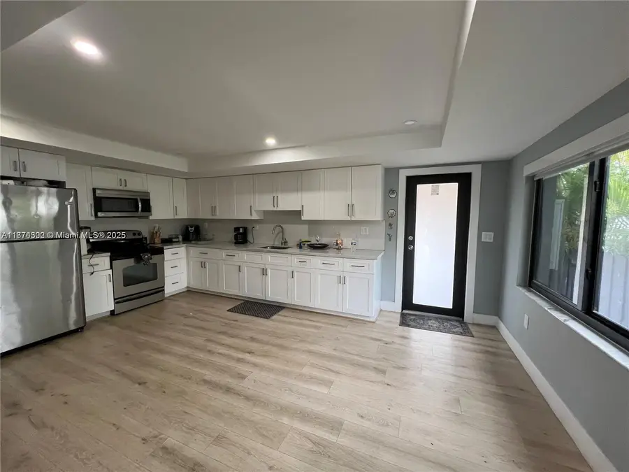 860 NW 18th Pl, Miami, FL 33125 - Image #3
