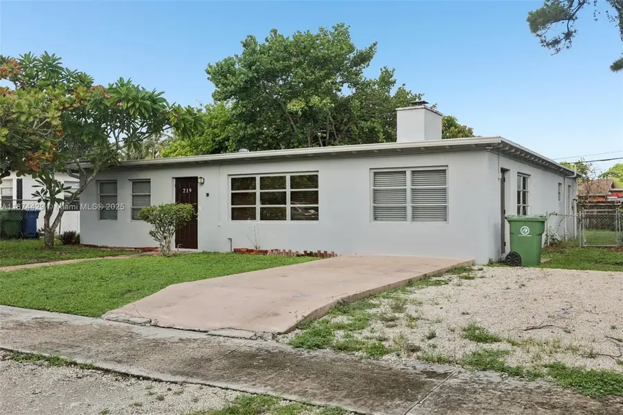 219 SW 21st Way, Fort Lauderdale, FL 33312 - Image #2