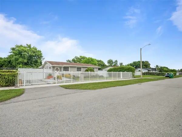 11341 SW 203rd Ter, Miami, FL 33189