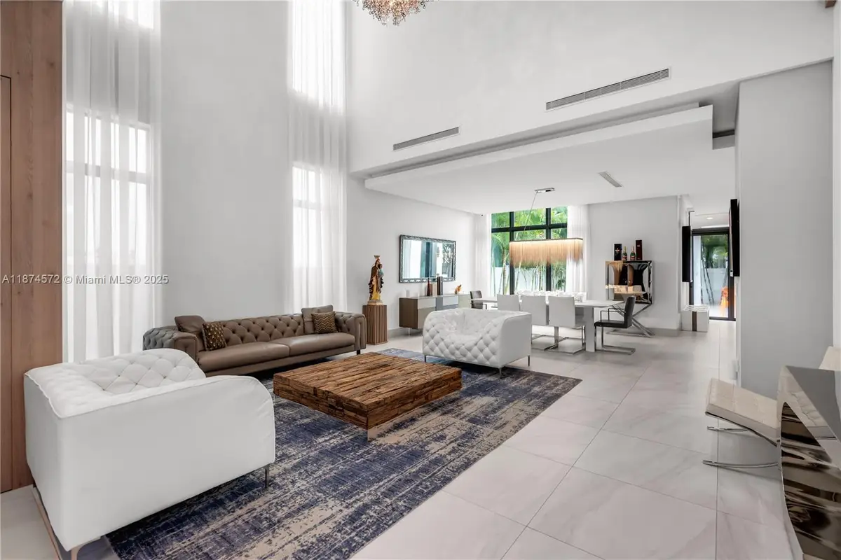 10530 NW 67th Ter, Doral, FL 33178 - Image #1