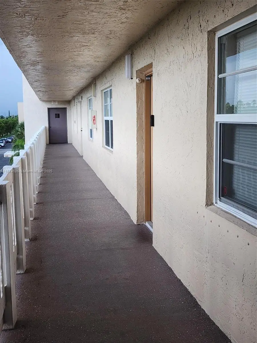 425 SE 11th Ter #403, Dania Beach, FL 33004 - Image #2