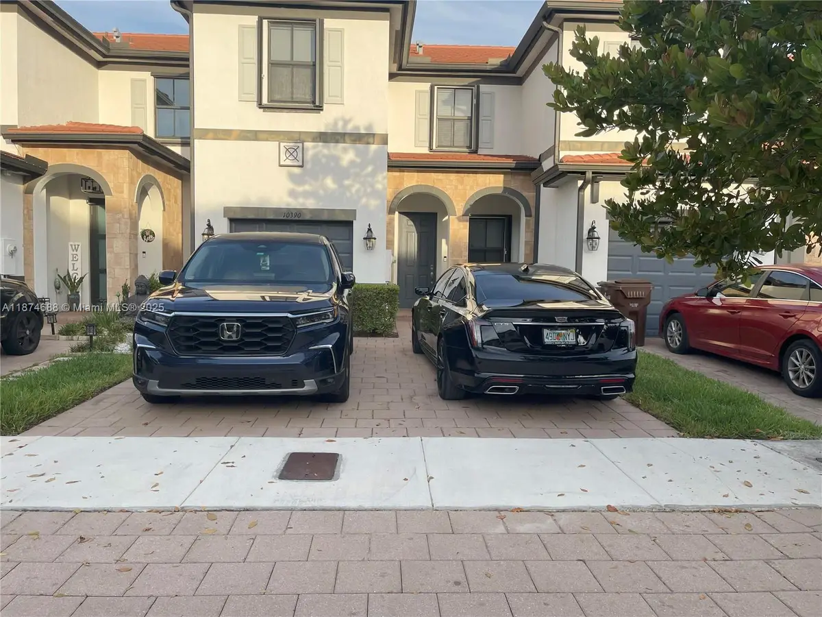 10390 W 33rd Ln, Hialeah, FL 33018 - Image #1