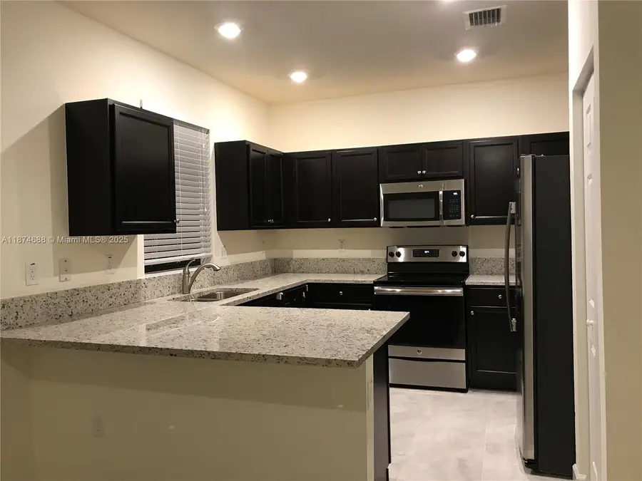 10390 W 33rd Ln, Hialeah, FL 33018 - Image #2