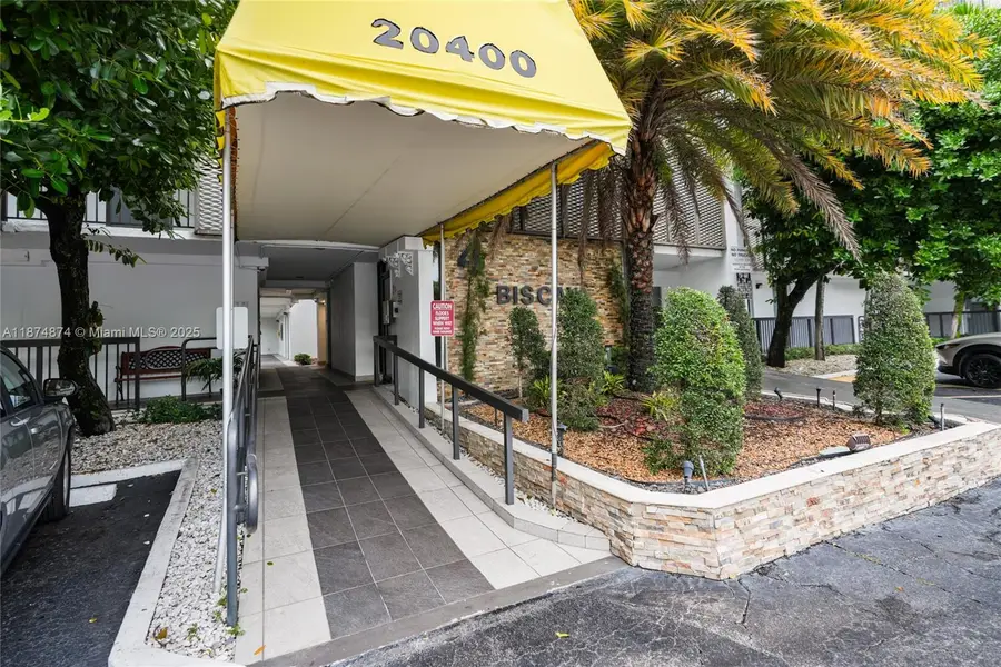 20400 W Country Club Dr #416, Aventura, FL 33180 - #2