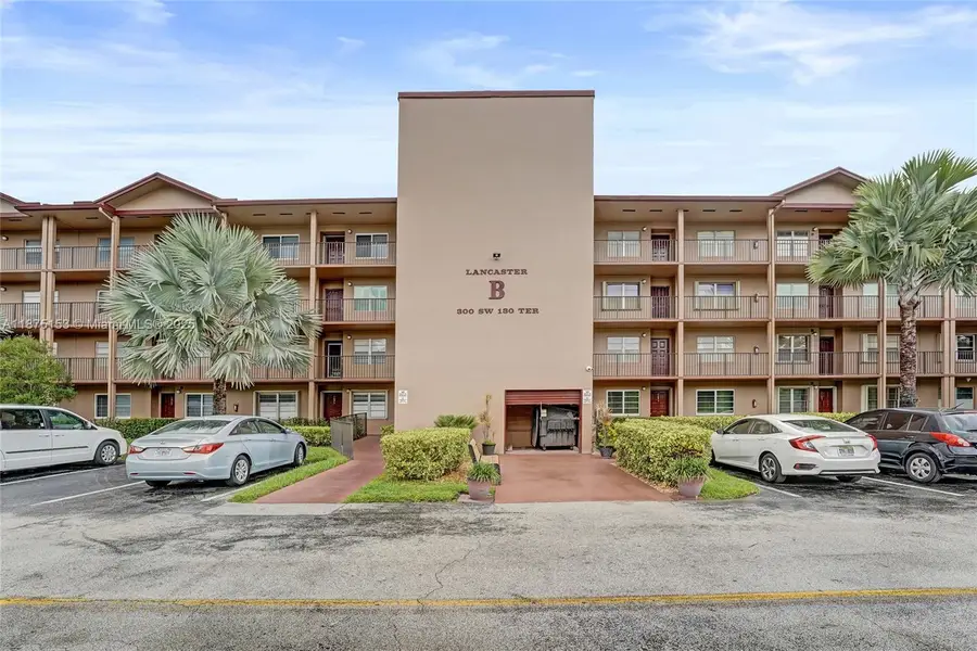 300 SW 130th Ter #110B, Pembroke Pines, FL 33027 - Image #2