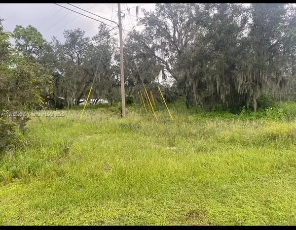 6005 Lake Front Dr, Sebring, FL 33876