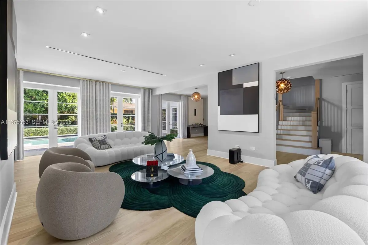 2887 Pine Tree Dr, Miami Beach, FL 33140 - Image #1