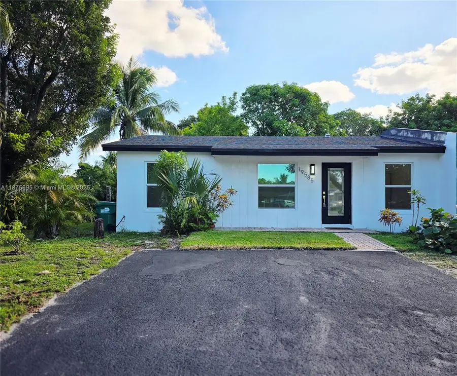 19585 NW 29th Ct, Miami Gardens, FL 33056 - Image #2