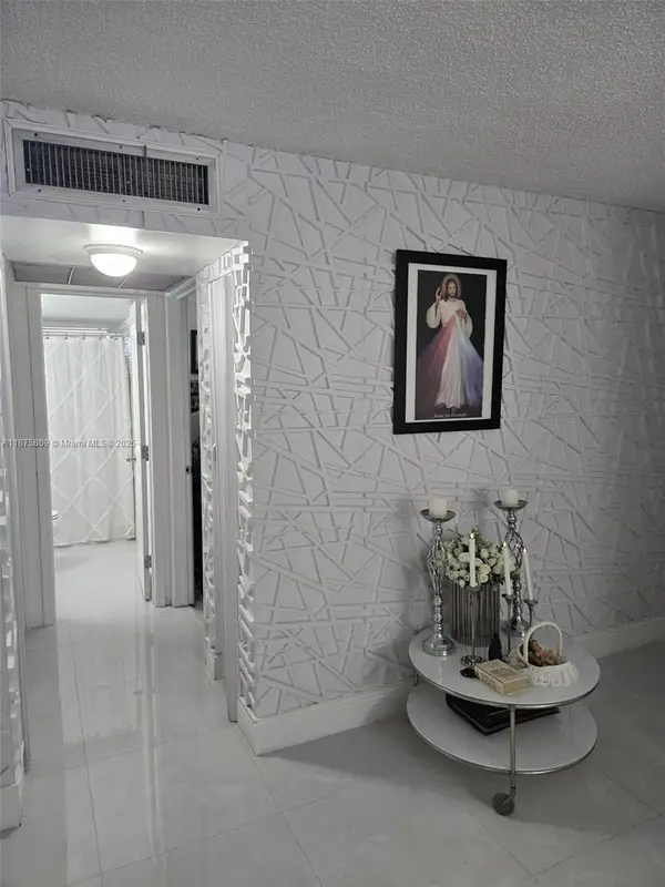 9410 Live Oak Pl #103, Davie, FL 33324