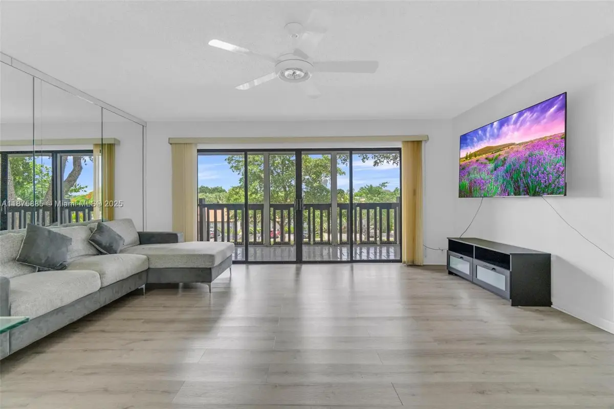 1021 Mockingbird Ln #310, Plantation, FL 33324 - Image #1