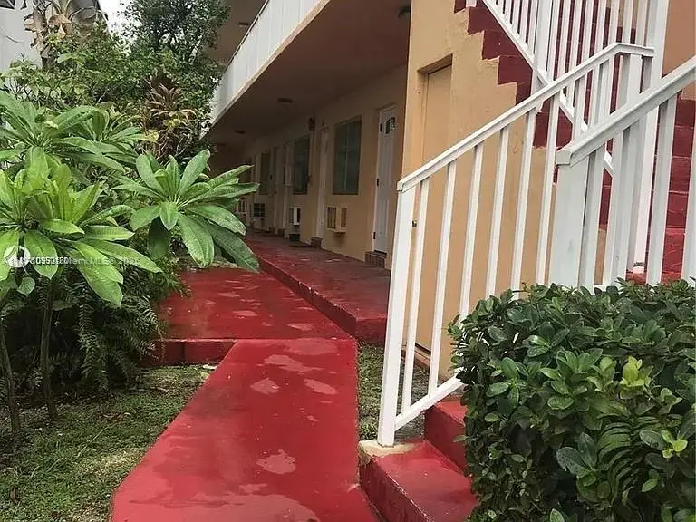 7720 Harding Ave #4, Miami Beach, FL 33141 - Image #2