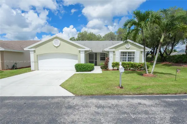 2585 SE 7th Pl, Homestead, FL 33033