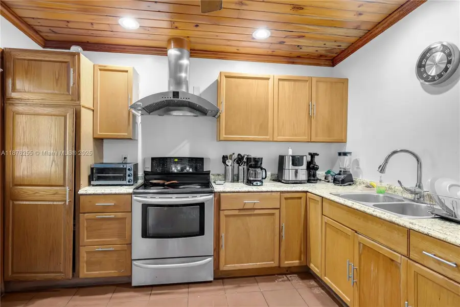 690 NW 18th St, Homestead, FL 33030 - Image #3